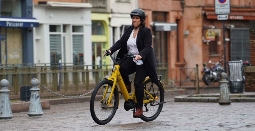 vélo de ville électrique pour femme