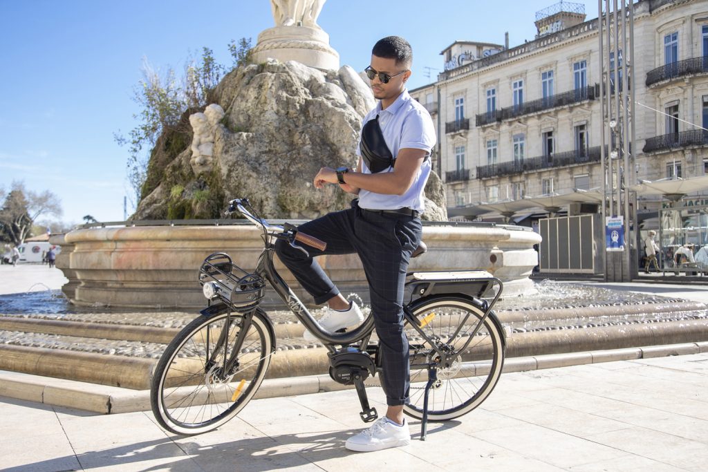 Vélo de ville électrique pour homme